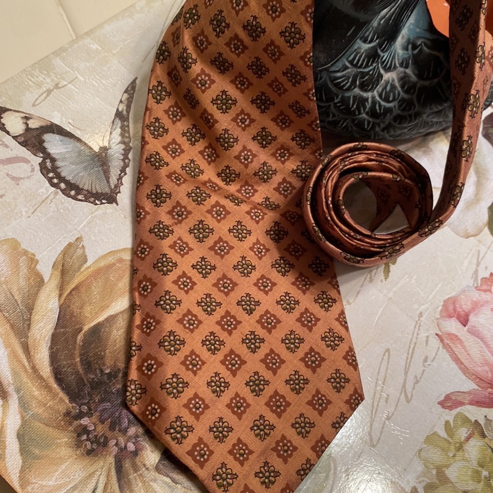 Vintage Made in Thailand 100% Thai Silk tie 4” wide x 54” length